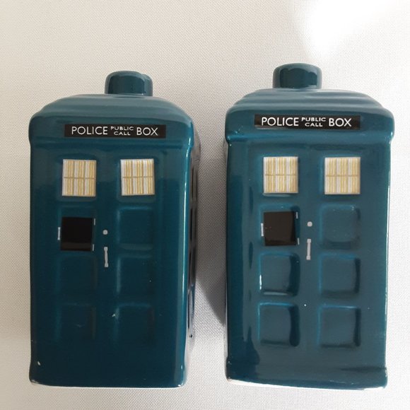 Doctor Who Tardis Salt and Pepper Ceramic Shakers Set Great Gift for Dr Who fans - Picture 1 of 6